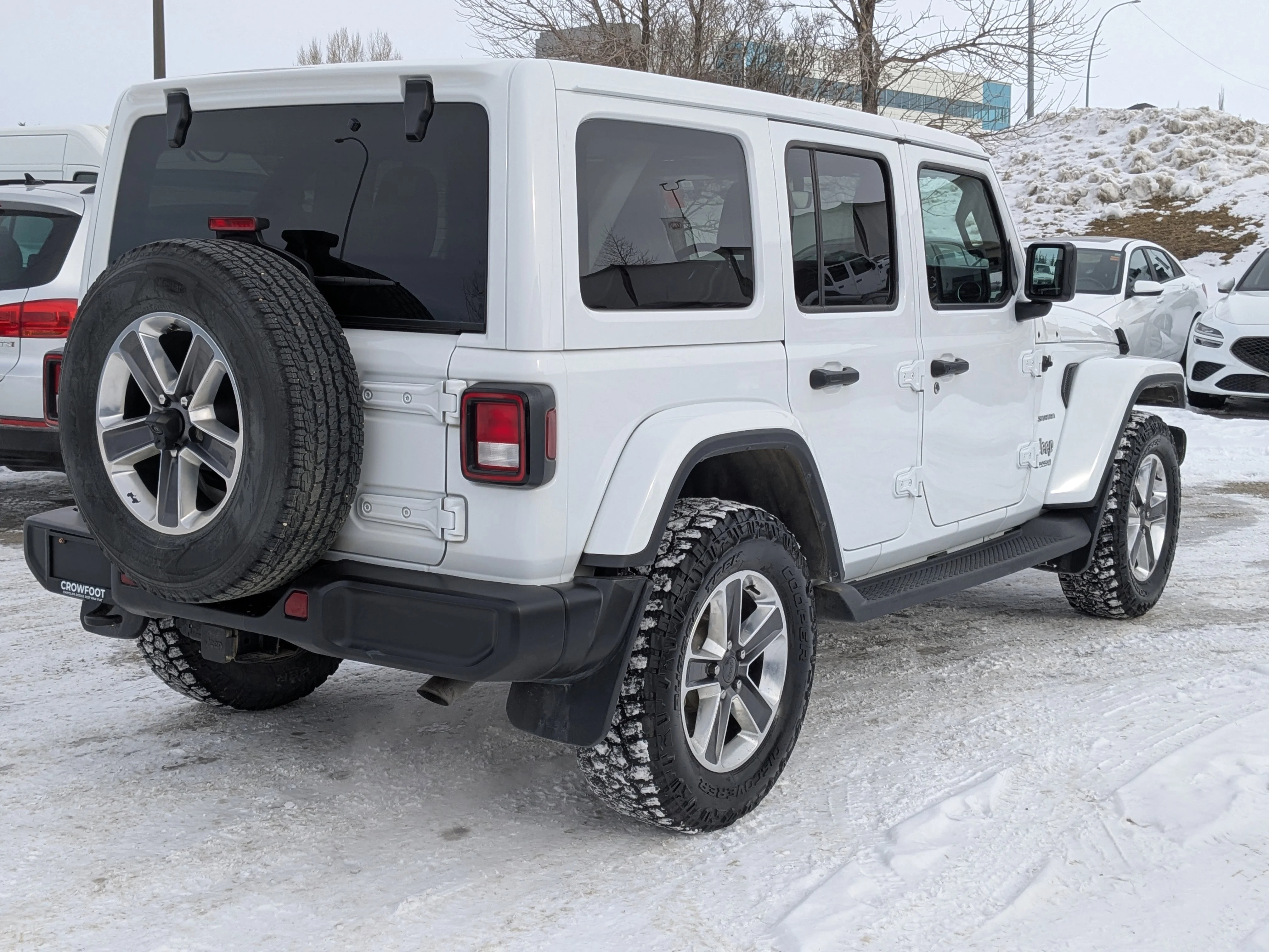 Used 2022 White Jeep Unlimited Sahara - Cold Weather Grp - Leather - Alpine Audio - Remote Start & More image 7