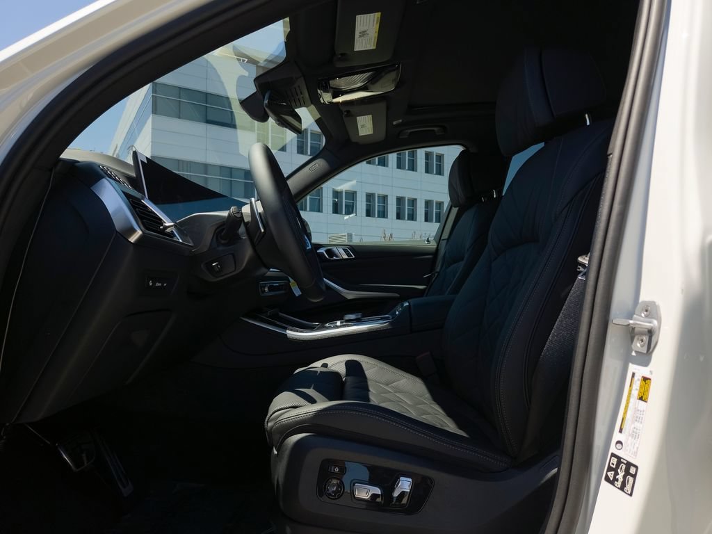 New 2026 Mineral White Metallic BMW xDrive40i image 9