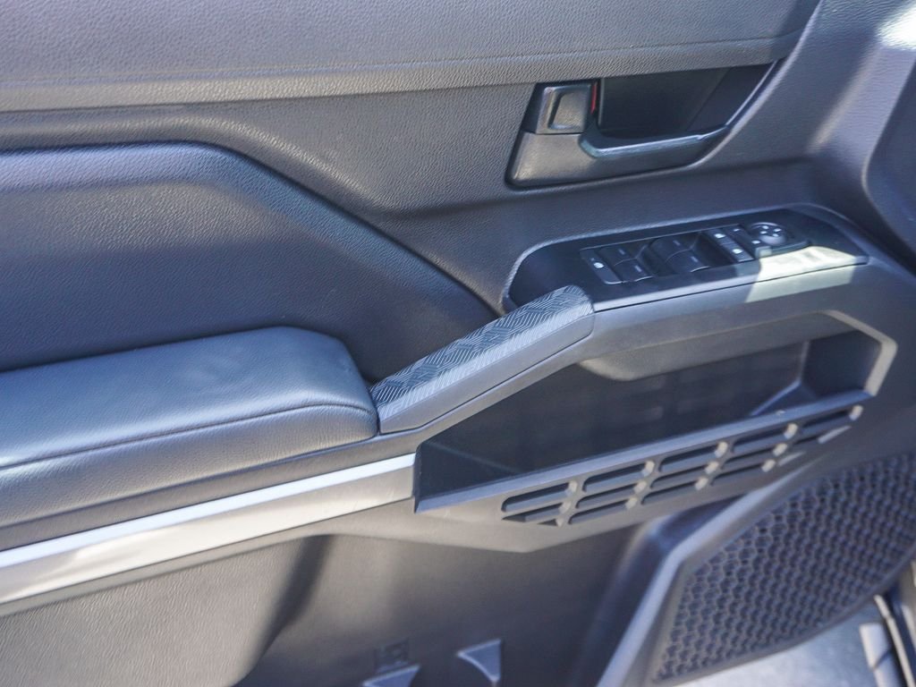 Used 2025  Toyota SR5 image 18