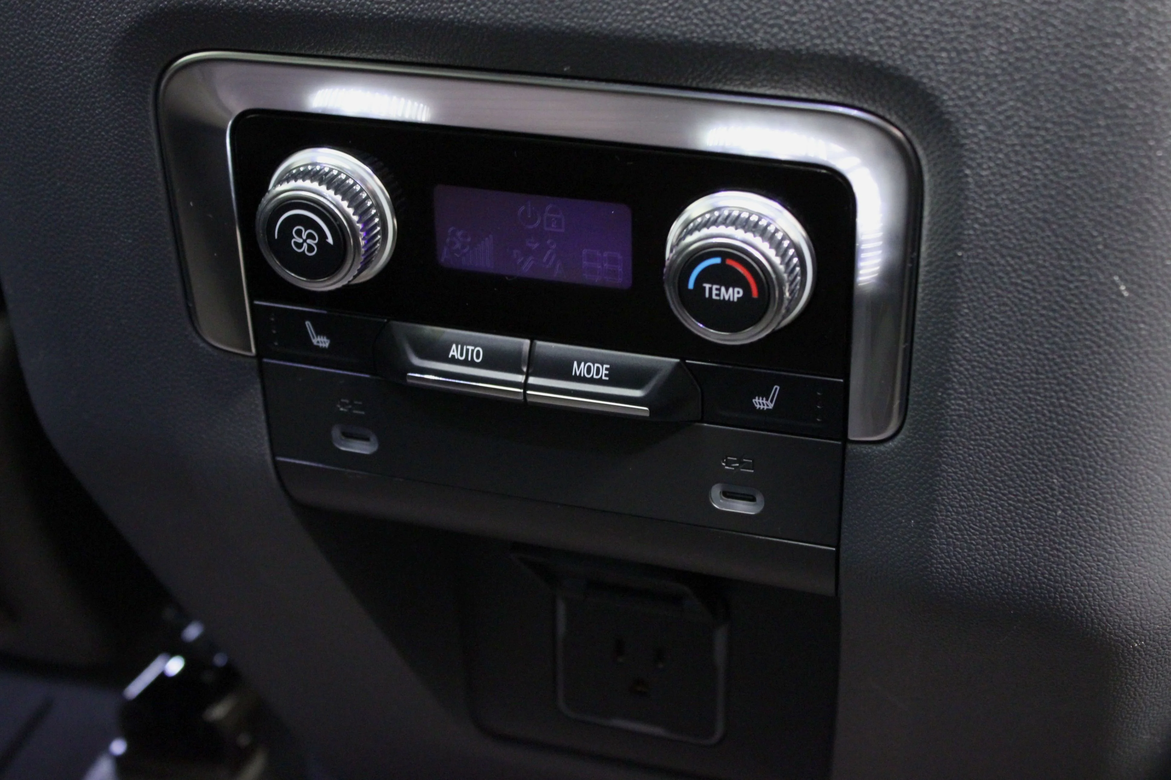Used 2022 Summit White GMC Denali image 18