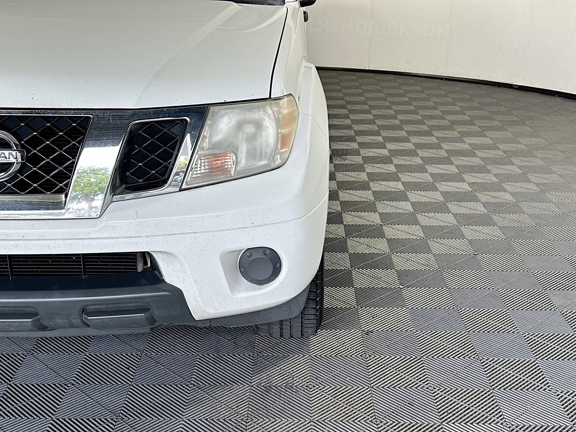 Used 2014 Glacier White Nissan SV image 9