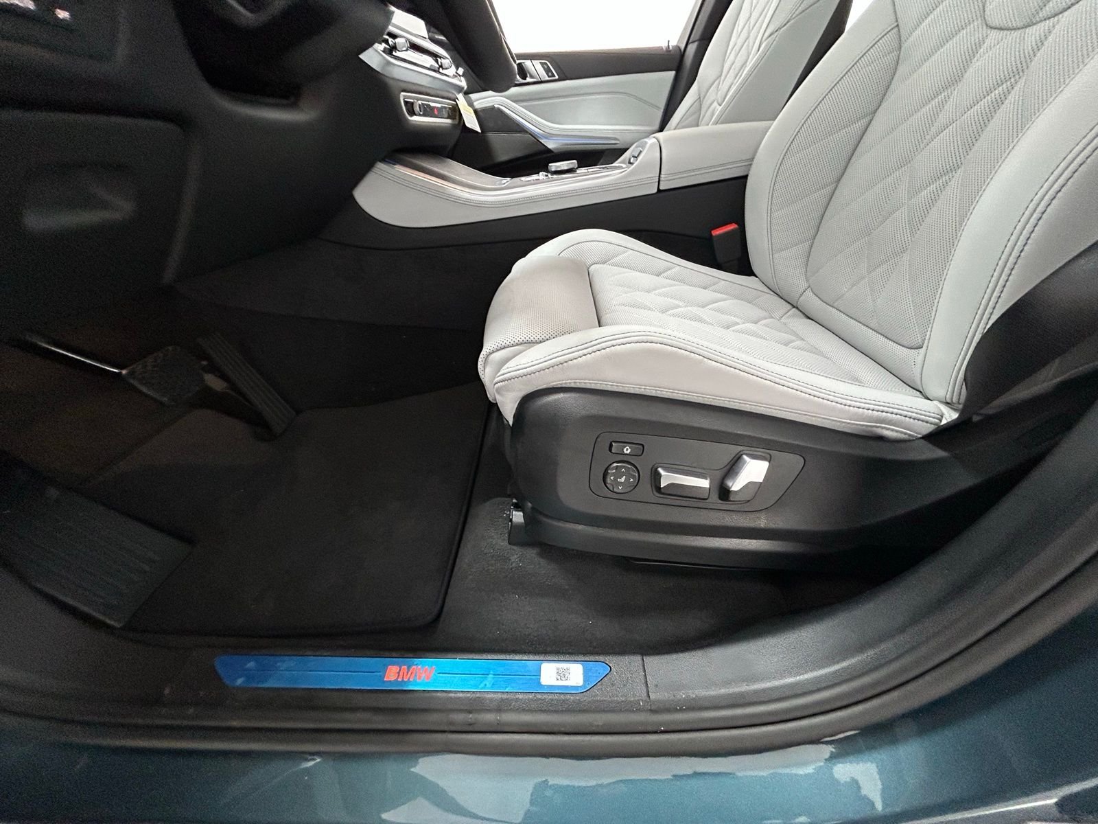 New 2026 Blue Ridge Mountain Metallic BMW xDrive40i image 31