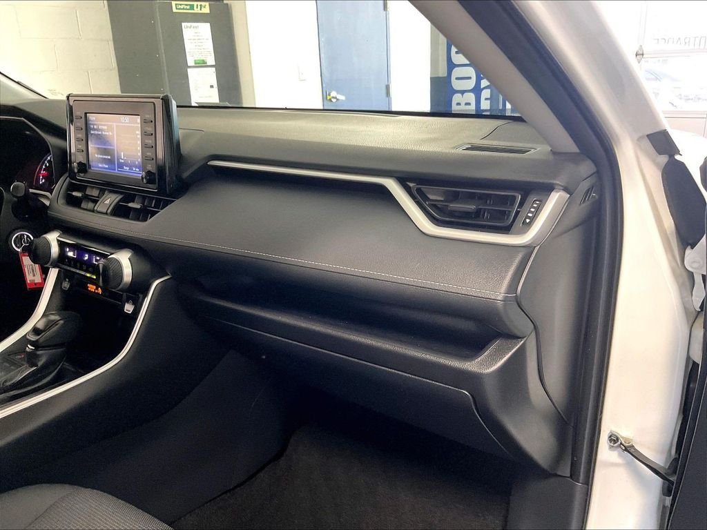 Used 2019 White Toyota LE image 12