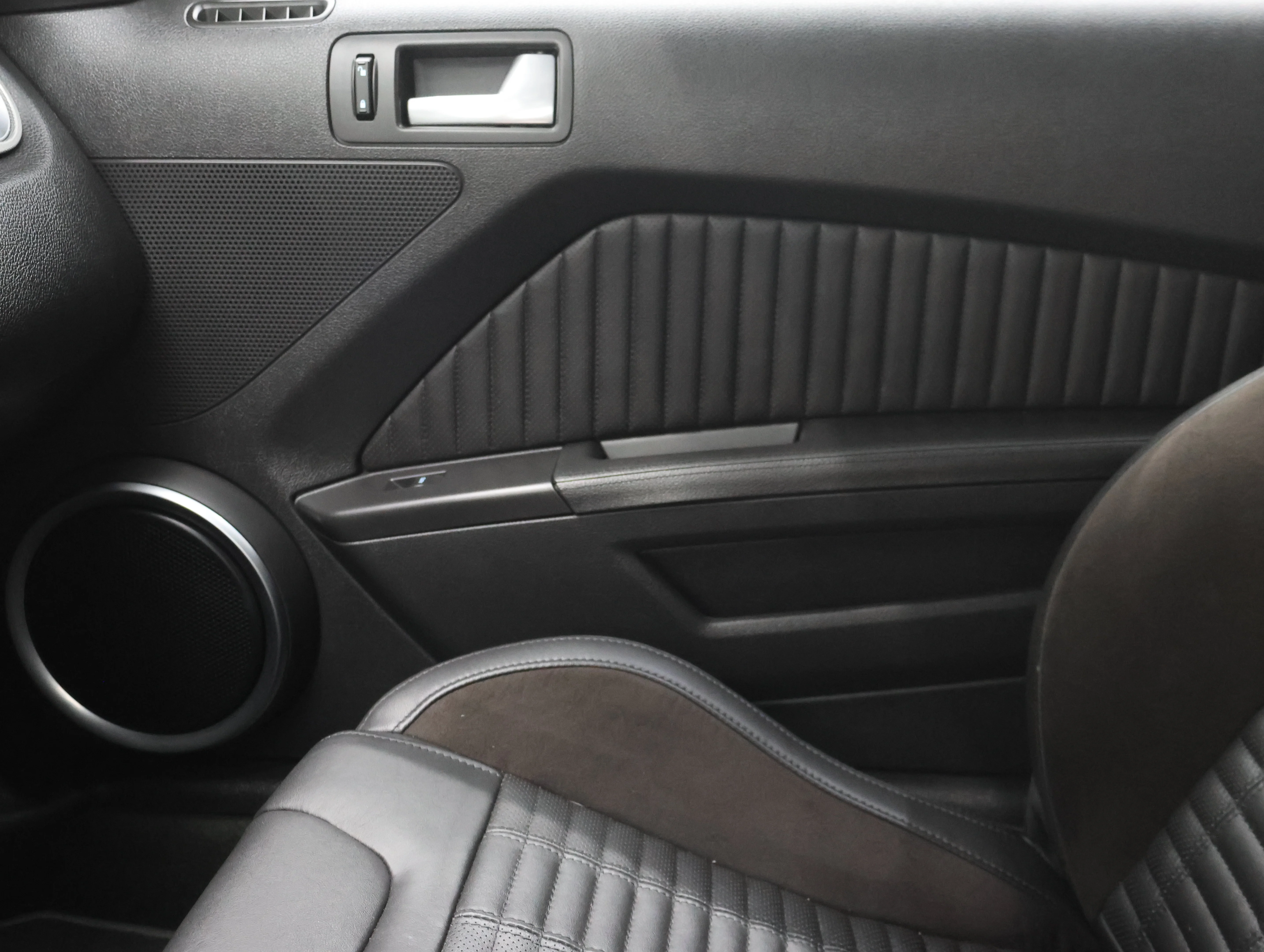 Used 2014 Black Ford Shelby GT500 image 12