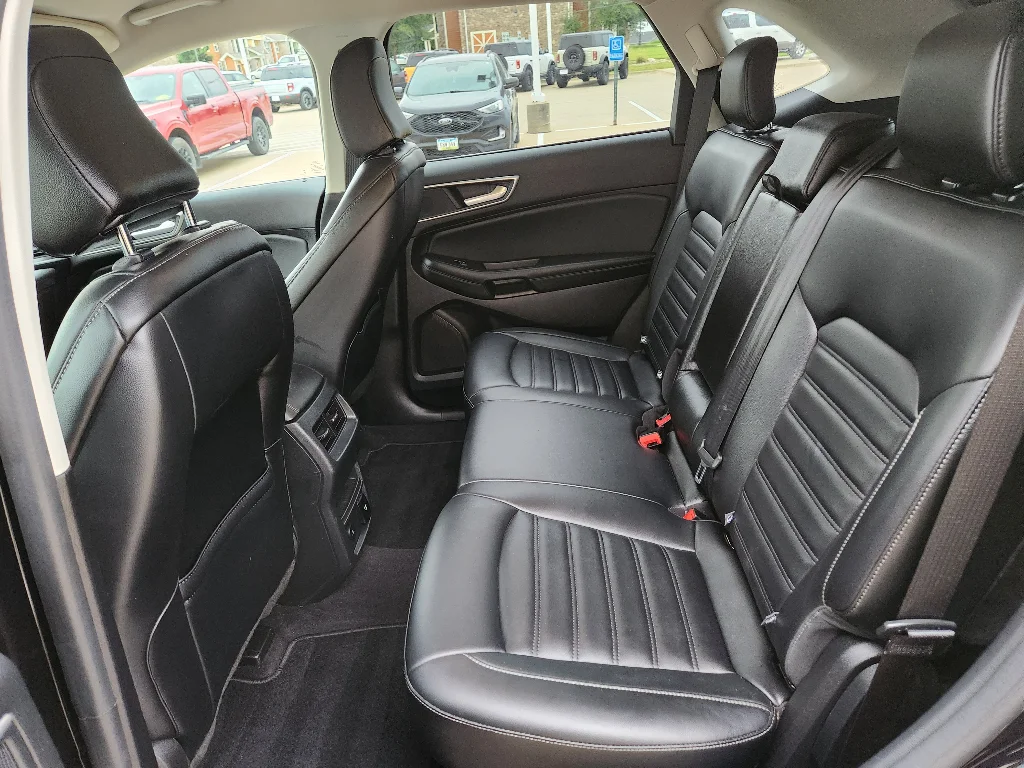 Used 2024 Agate Black Metallic Ford SEL image 18