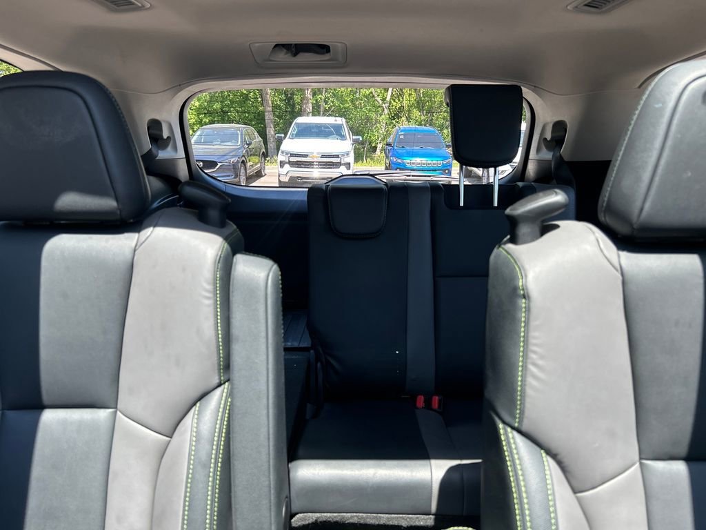 Used 2024 Green Subaru Onyx Edition 7-Passenger image 15