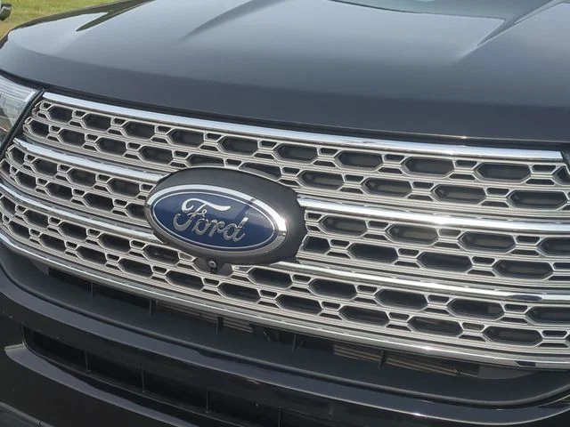 Used 2023 Black Ford Limited image 36