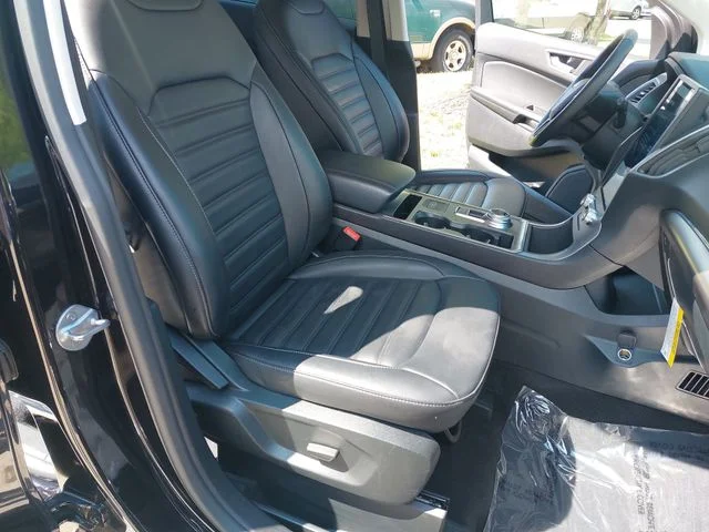 Used 2022 Black Ford SEL image 10