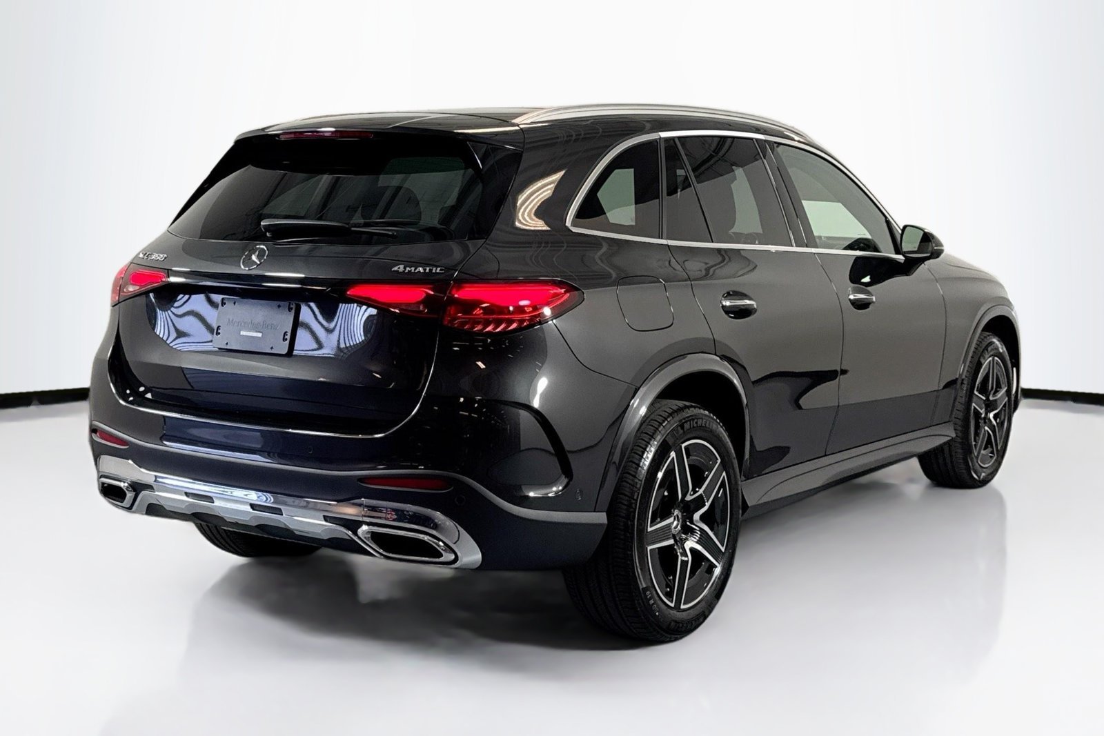 New 2026 Graphite Grey Metallic Mercedes-Benz GLC 300 image 5