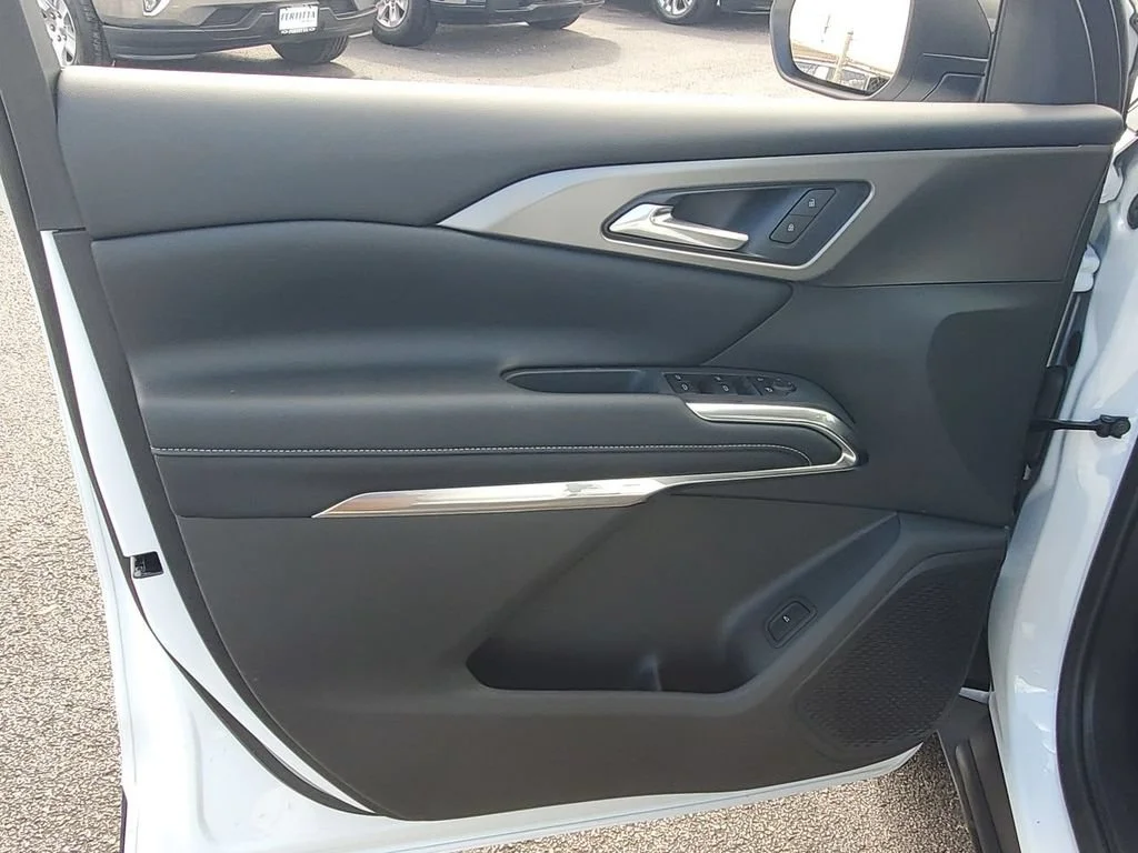 New 2026 Summit White Chevrolet LT image 29