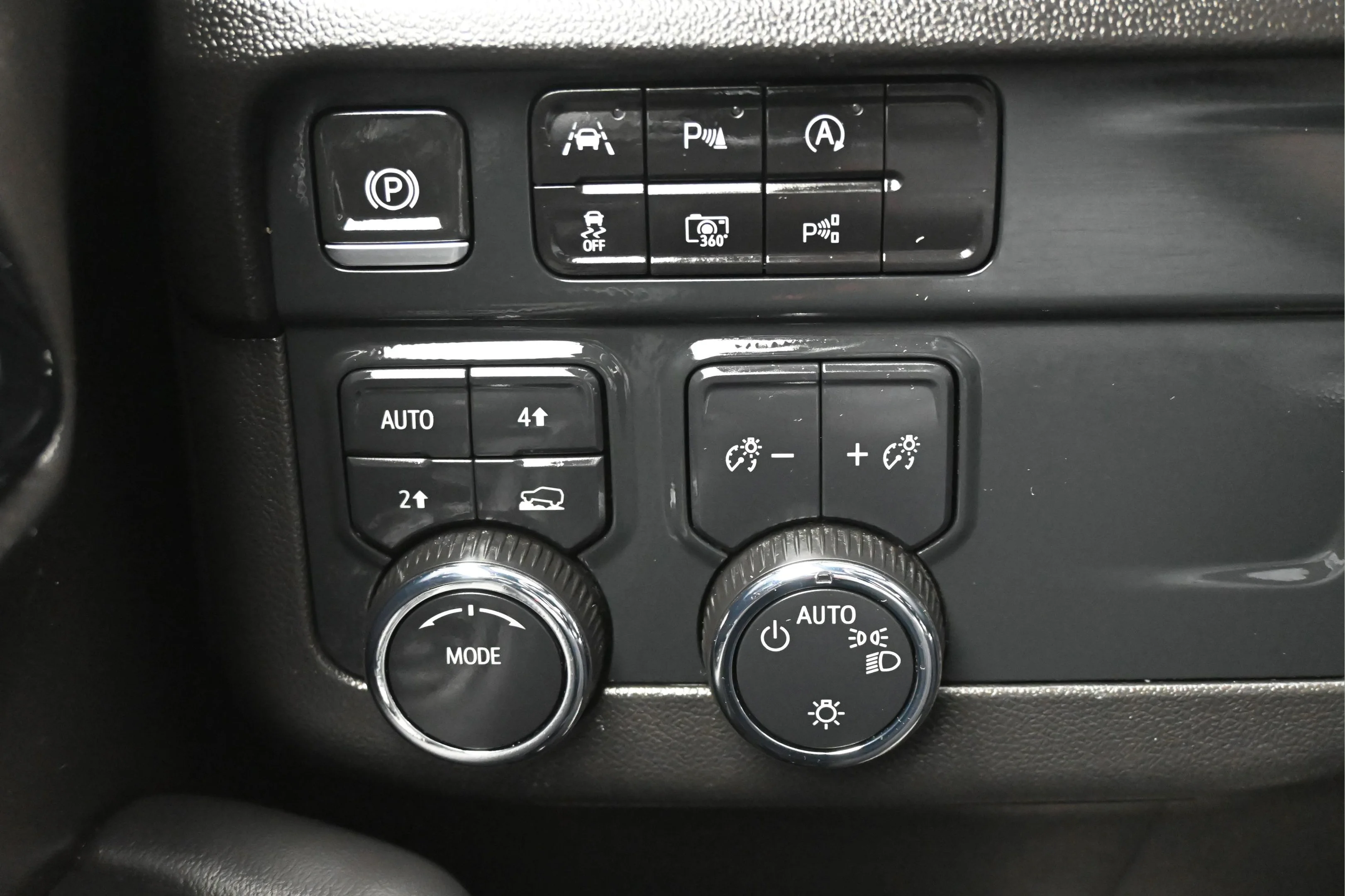 Used 2025 Summit White Chevrolet LT image 21