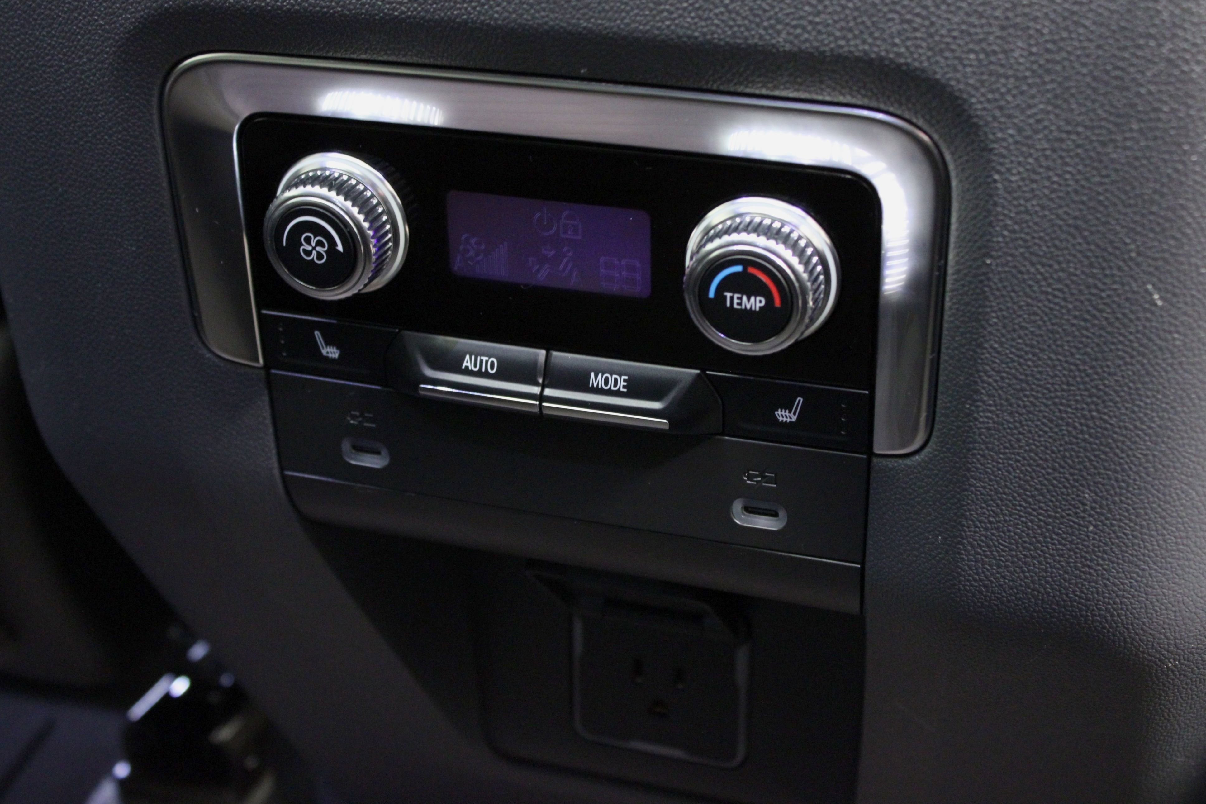 Used 2022 Summit White GMC Denali image 18