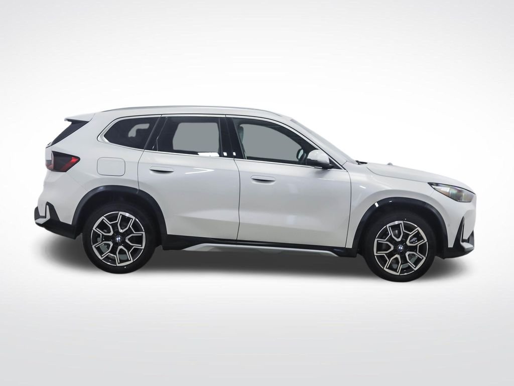 Used 2026 White Metallic BMW xDrive28i image 7