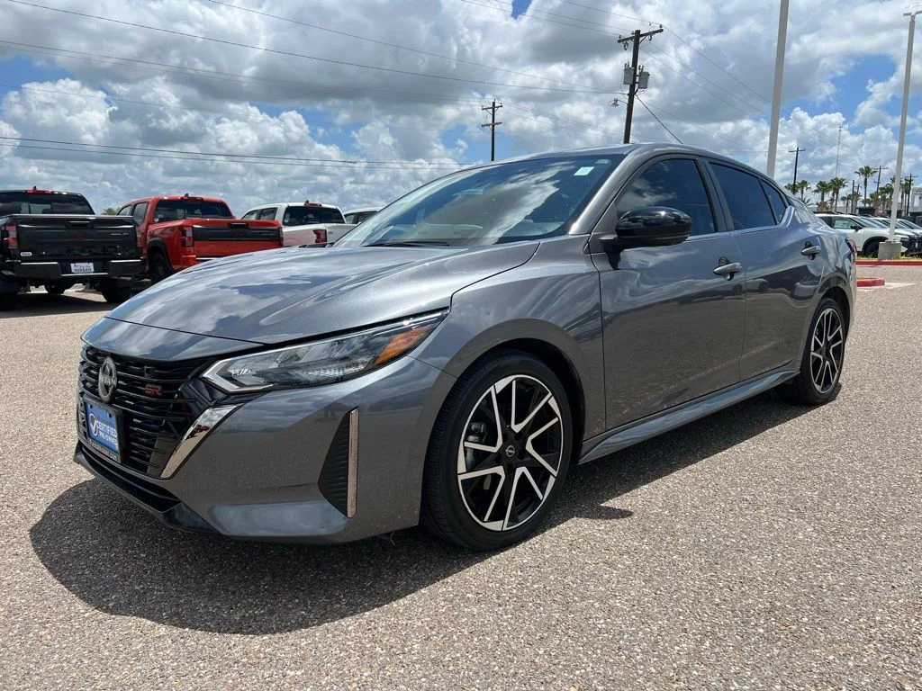 Used 2025 Gray Nissan SR image 3