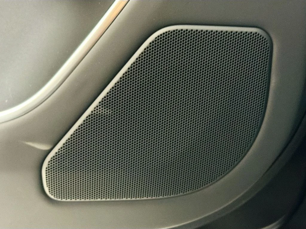 New 2026 Obsidian Black Satin Land Rover SE image 19