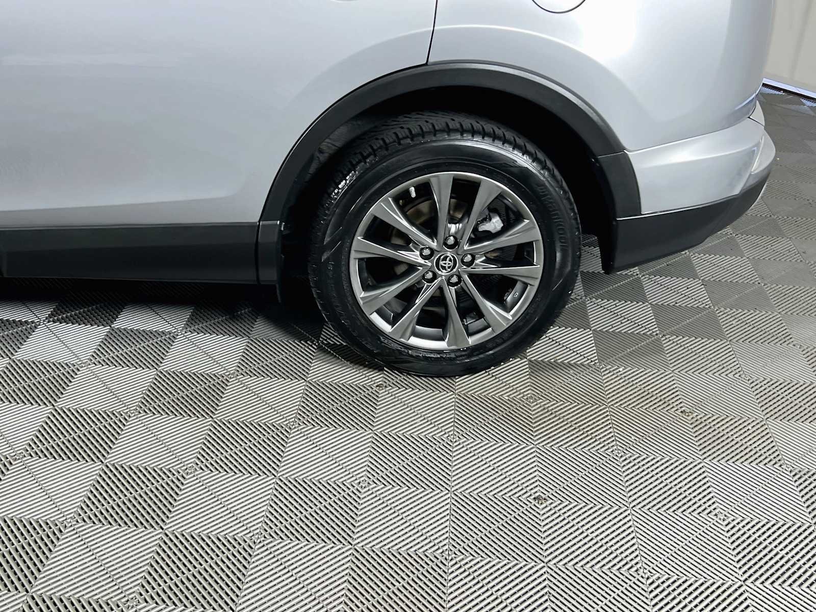 Used 2018 Silver Sky Metallic Toyota Limited image 31