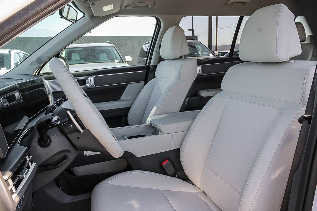 New 2026 White Hyundai SE image 17
