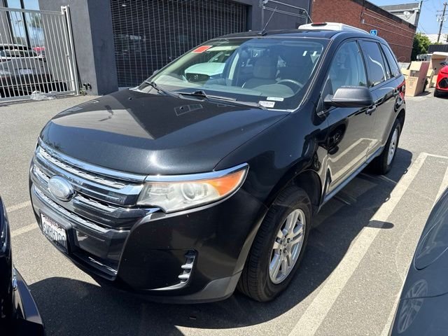Used 2013 Black Ford SE image 2