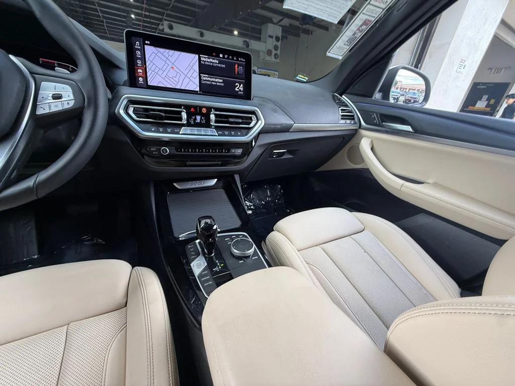 Used 2024 White BMW sDrive30i image 15