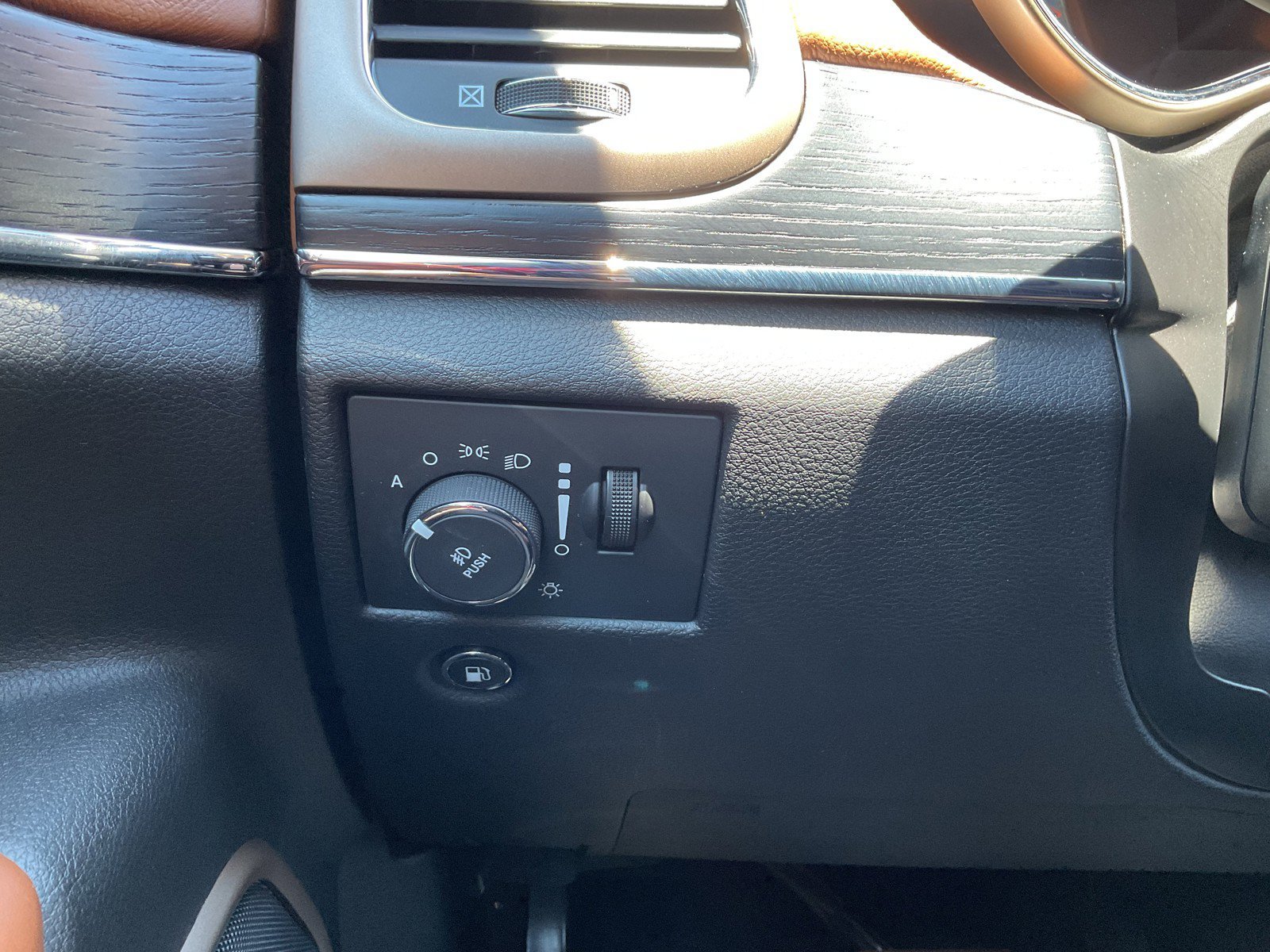 Used 2016 Brilliant Black Crystal Pearlcoat Jeep Summit image 25