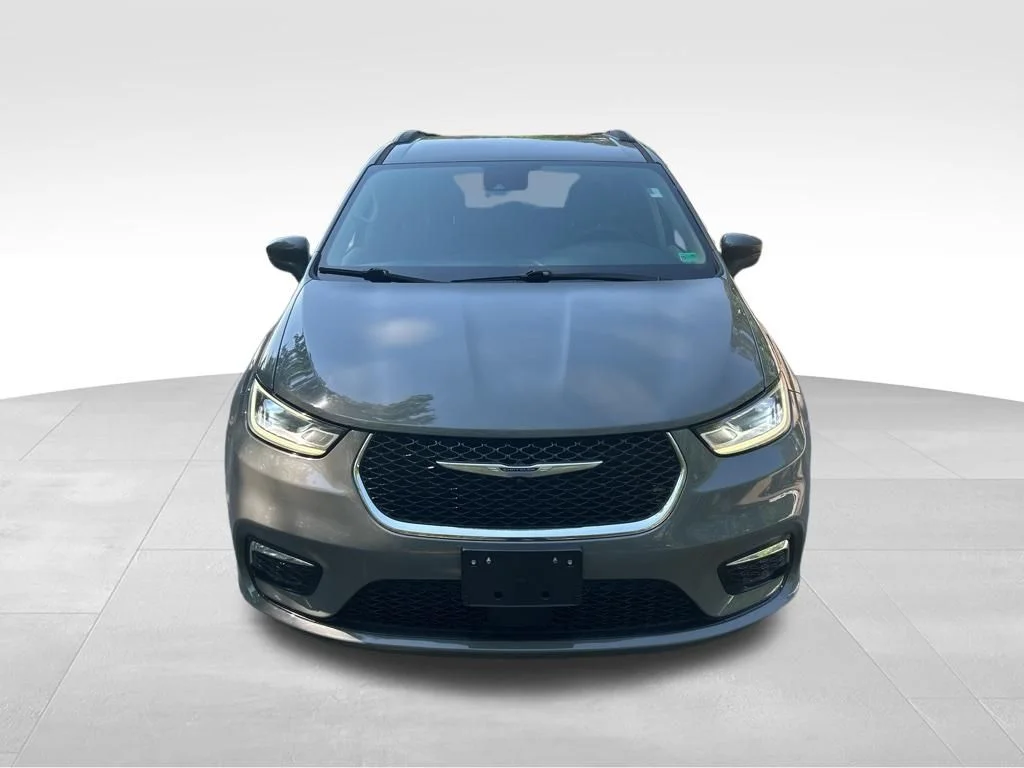 Used 2022 White Chrysler Touring L image 9