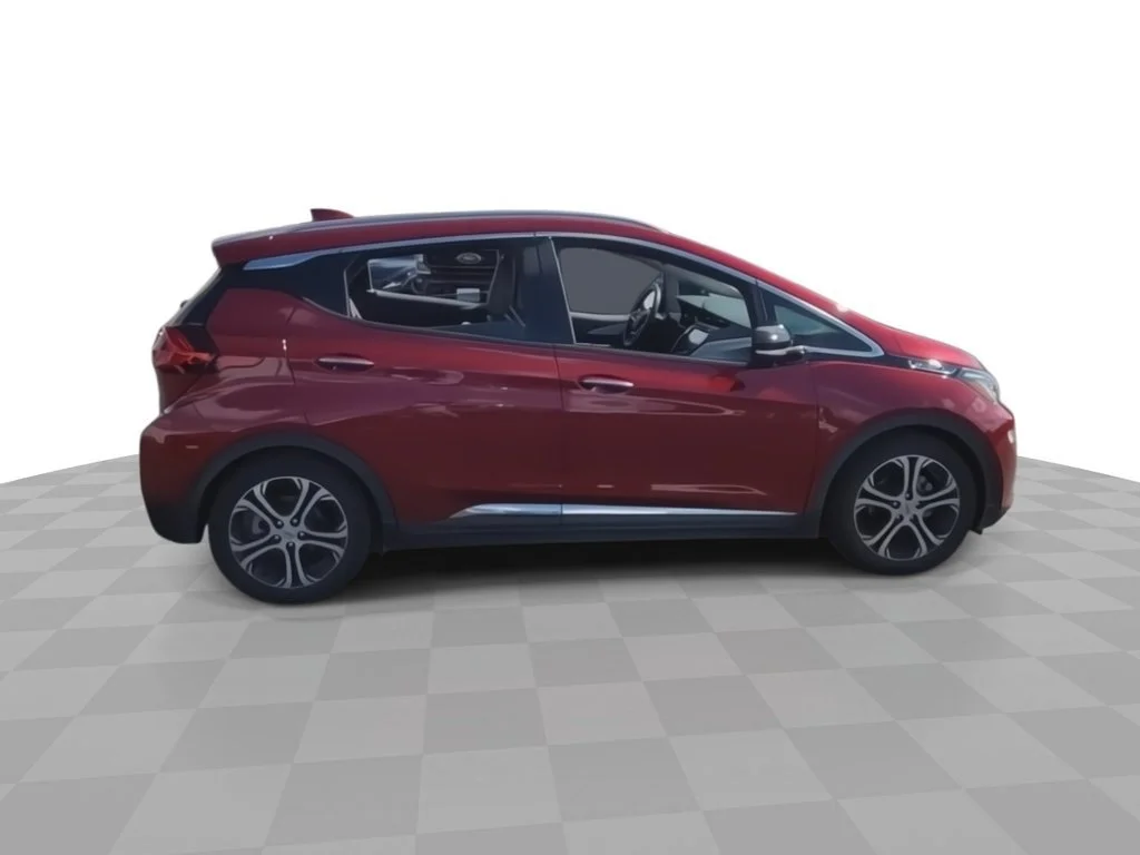 Certified Used 2017 Includes (TUS) Black grille. Chevrolet Premier image 9