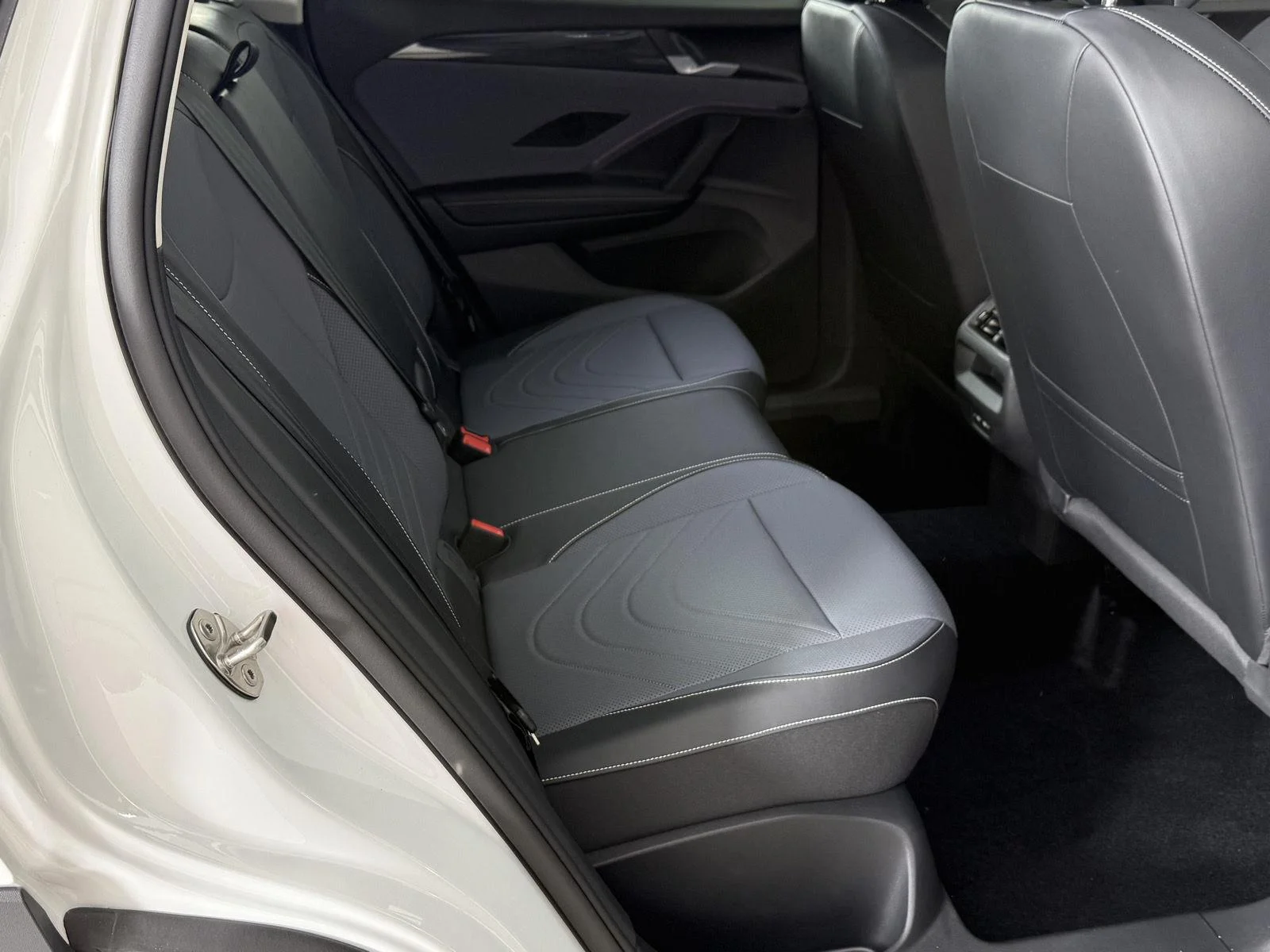 New 2026 Pure White Volkswagen SE image 16