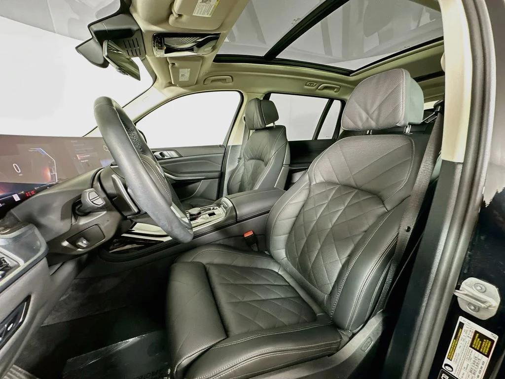 Used 2026 Black Sapphire Metallic BMW xDrive40i image 11