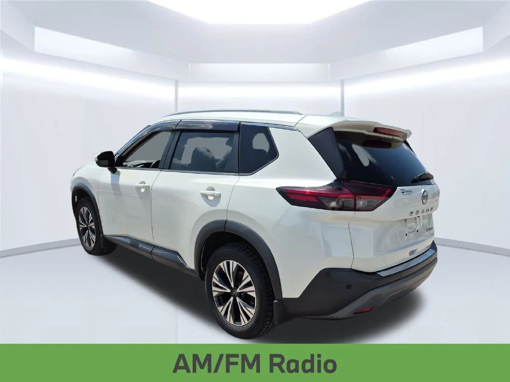 Used 2022 White Nissan SV image 4