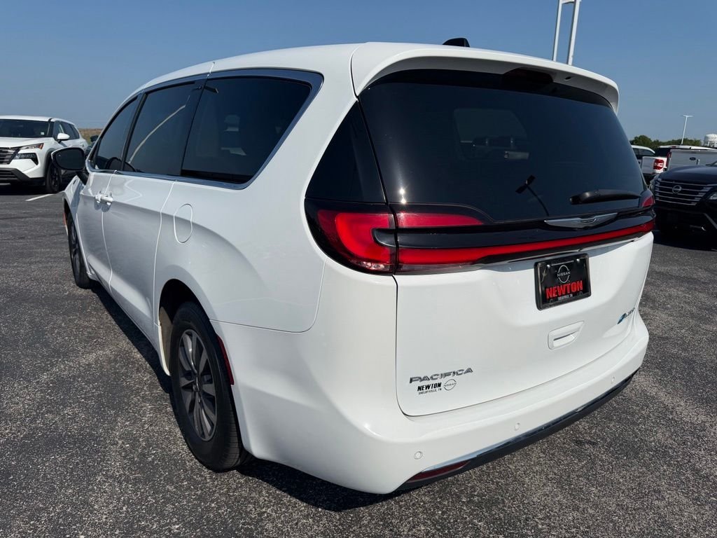 Used 2023 White Chrysler Touring L image 35