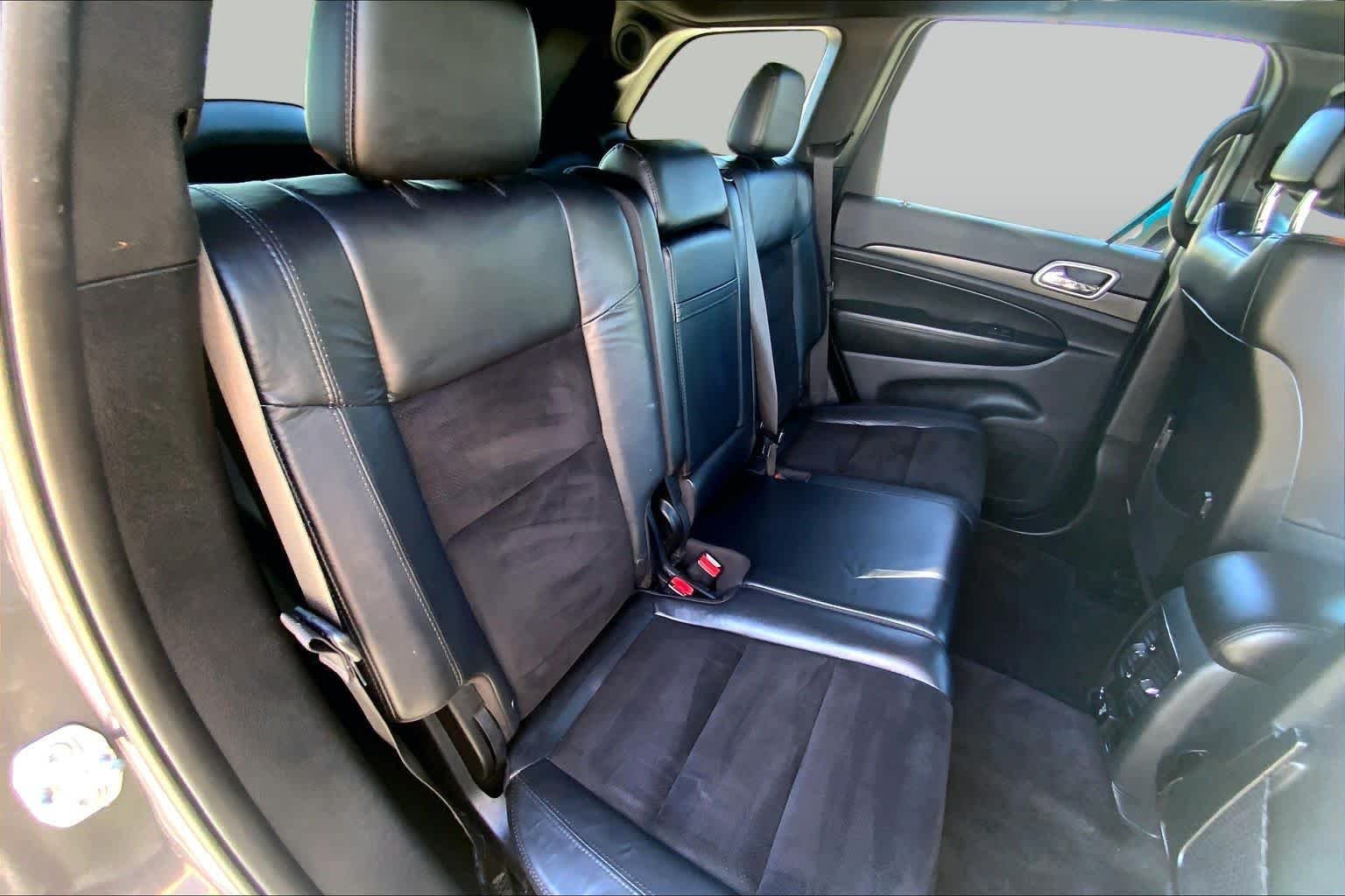 Certified Used 2018 Granite Crystal Metallic Clearcoat Jeep Altitude image 18
