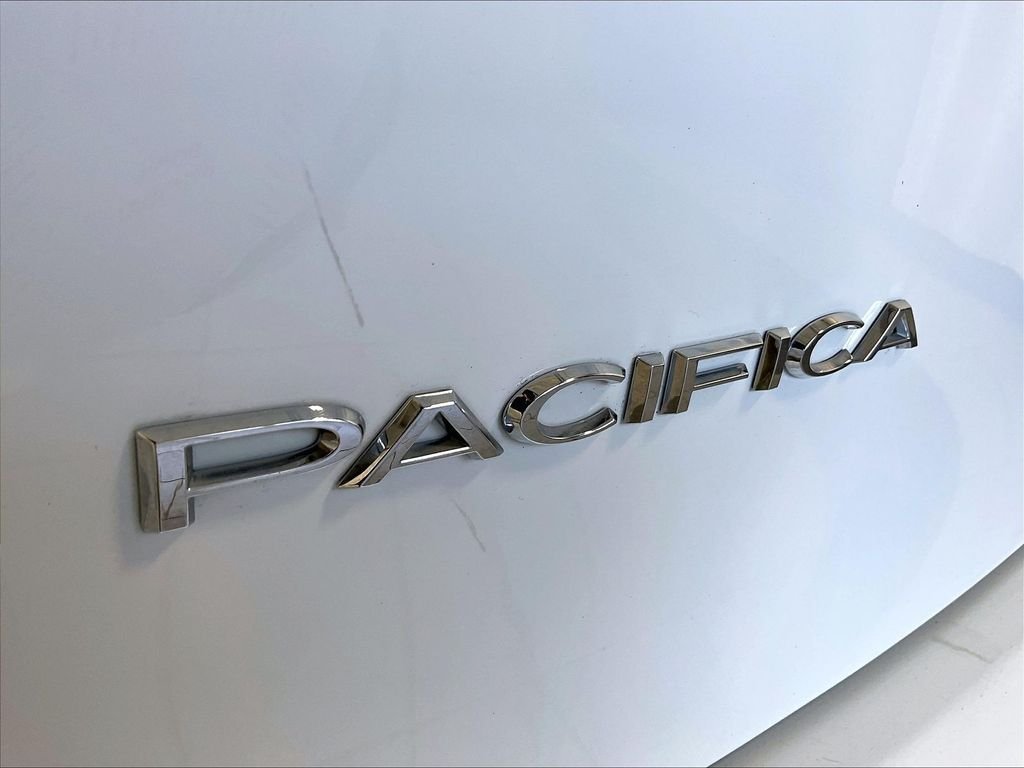 Used 2023 White Chrysler Touring L image 29