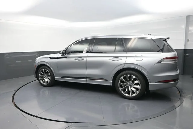 Used 2022 Silver Lincoln Grand Touring image 59
