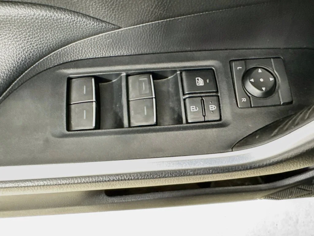 Used 2022 Midnight Black Metallic Toyota XLE Premium image 20