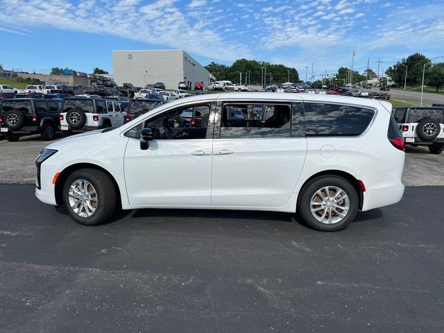 New 2027 Bright White Clear-Coat Exterior Paint Chrysler Select image 11
