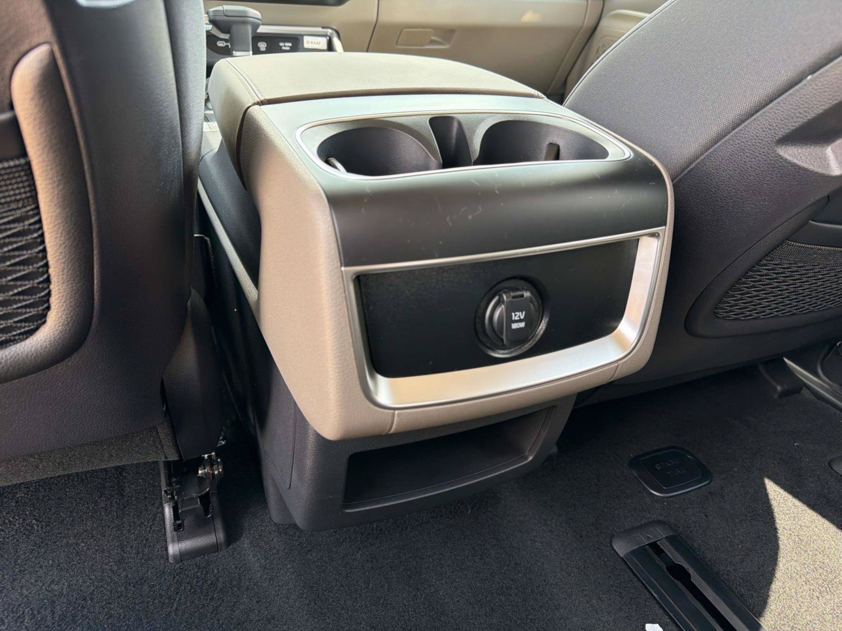 New 2027 Ceramic Silver Kia LX image 14