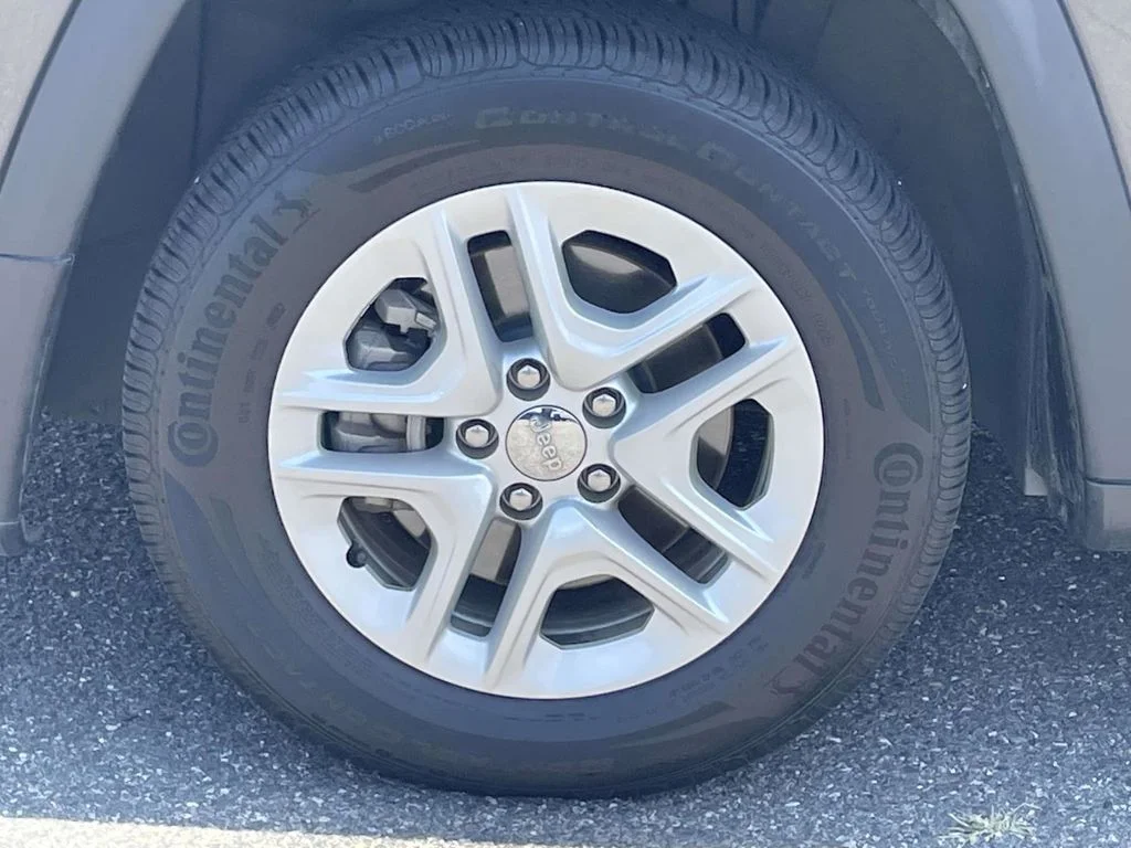 Certified Used 2020 Gray Jeep Sport image 11