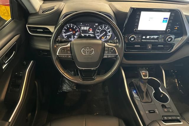 Certified Used 2020 Silver Toyota XLE image 18