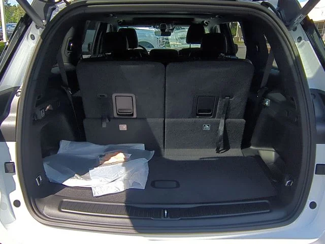 New 2026 Bright White Clear-Coat Exterior Paint Jeep Laredo image 35