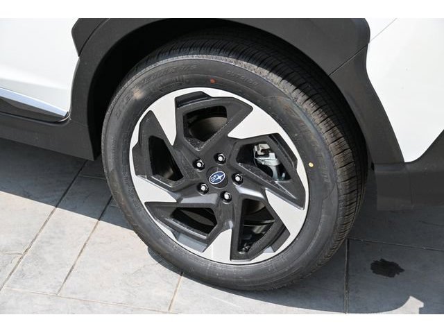 New 2026 CRYSTAL WHITE PEARL Subaru Limited image 12
