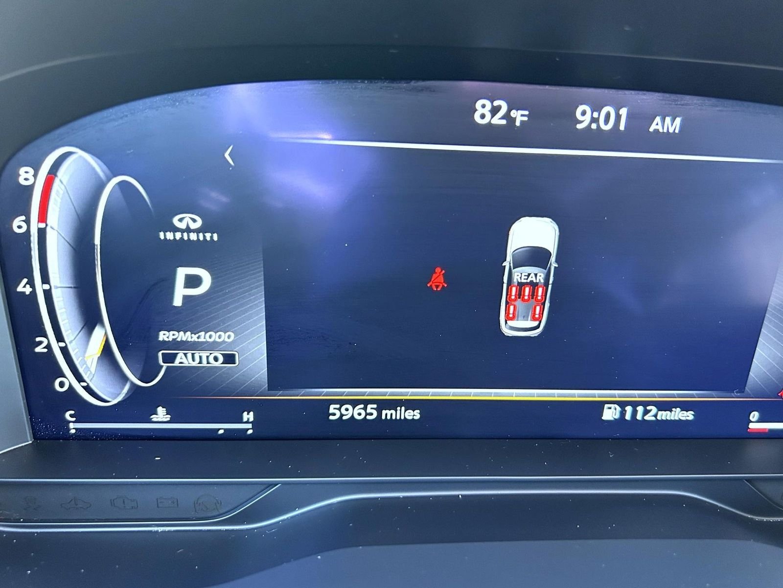 Used 2025 White INFINITI LUXE image 14