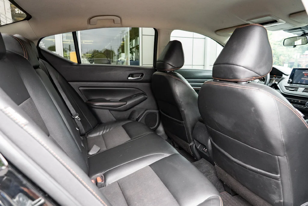 Used 2020 Black Nissan 2.5 SR image 26