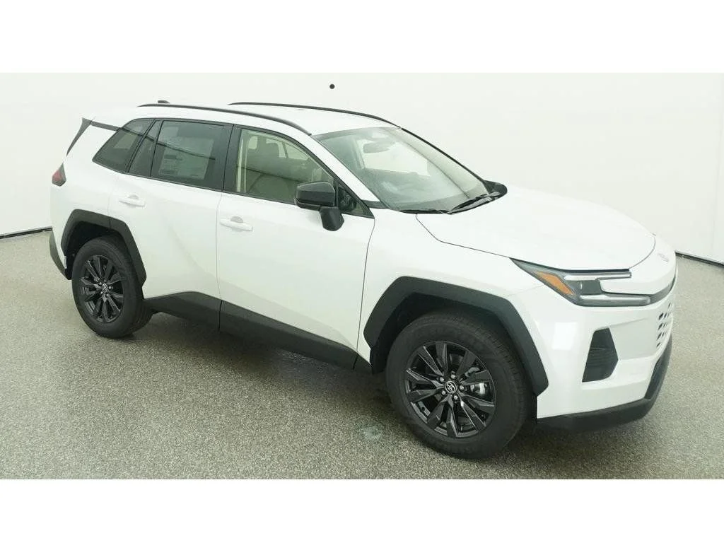 New 2026 Wind Chill Pearl Toyota XLE Premium image 16
