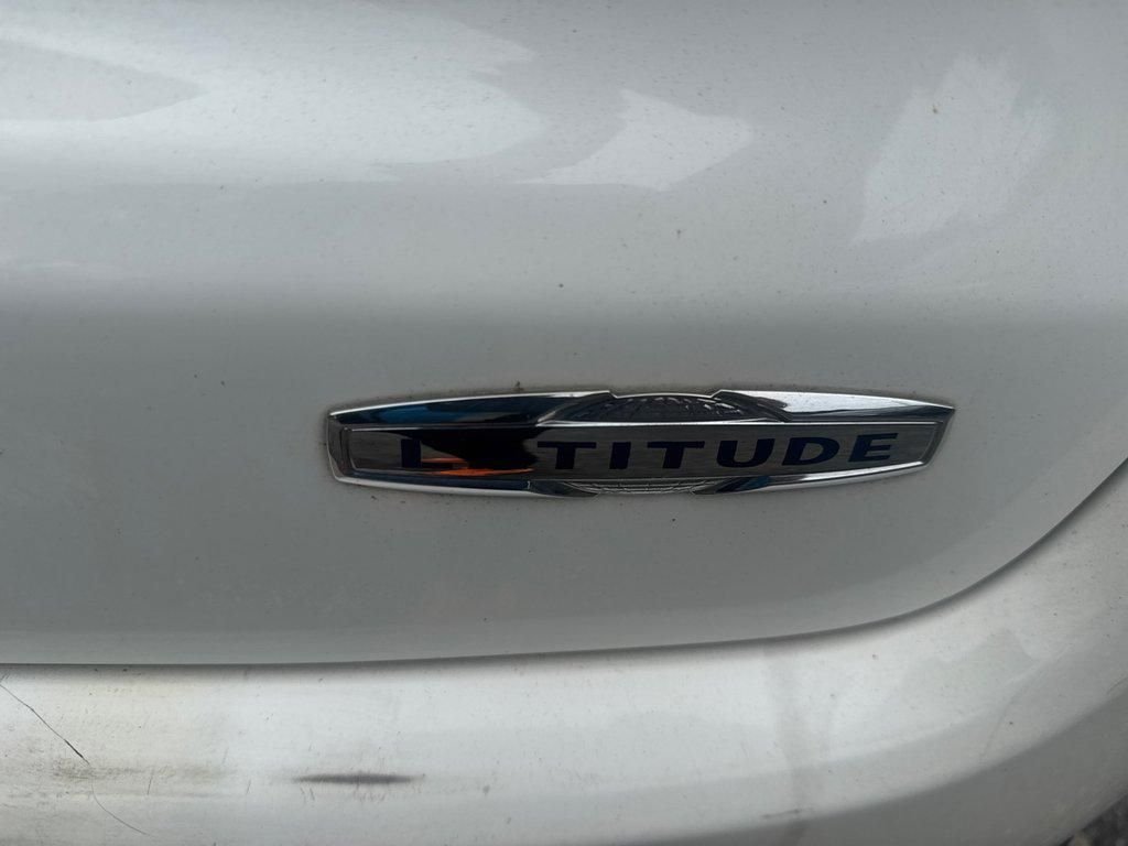 Used 2020 White Jeep Latitude image 21
