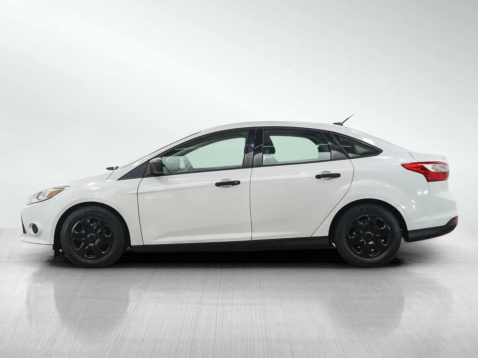Used 2014 Oxford White Ford S image 2