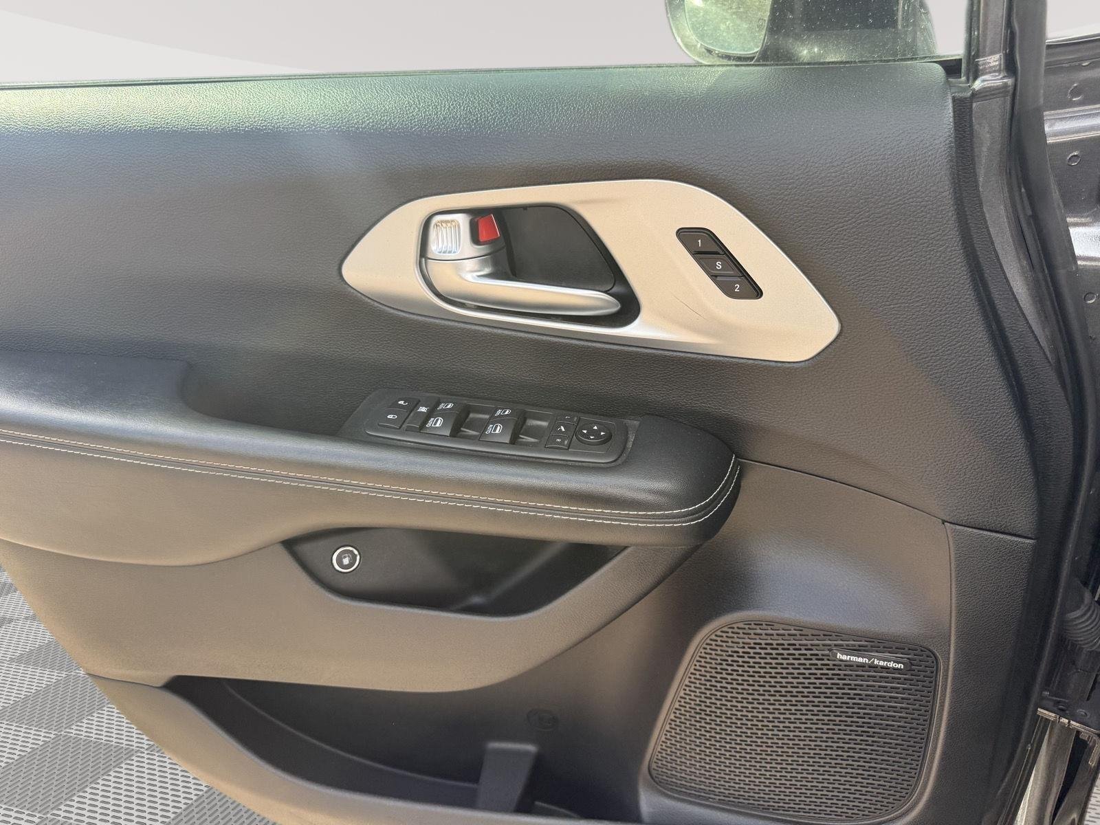 2020 Chrysler Pacifica Hybrid Limited - Photo 24