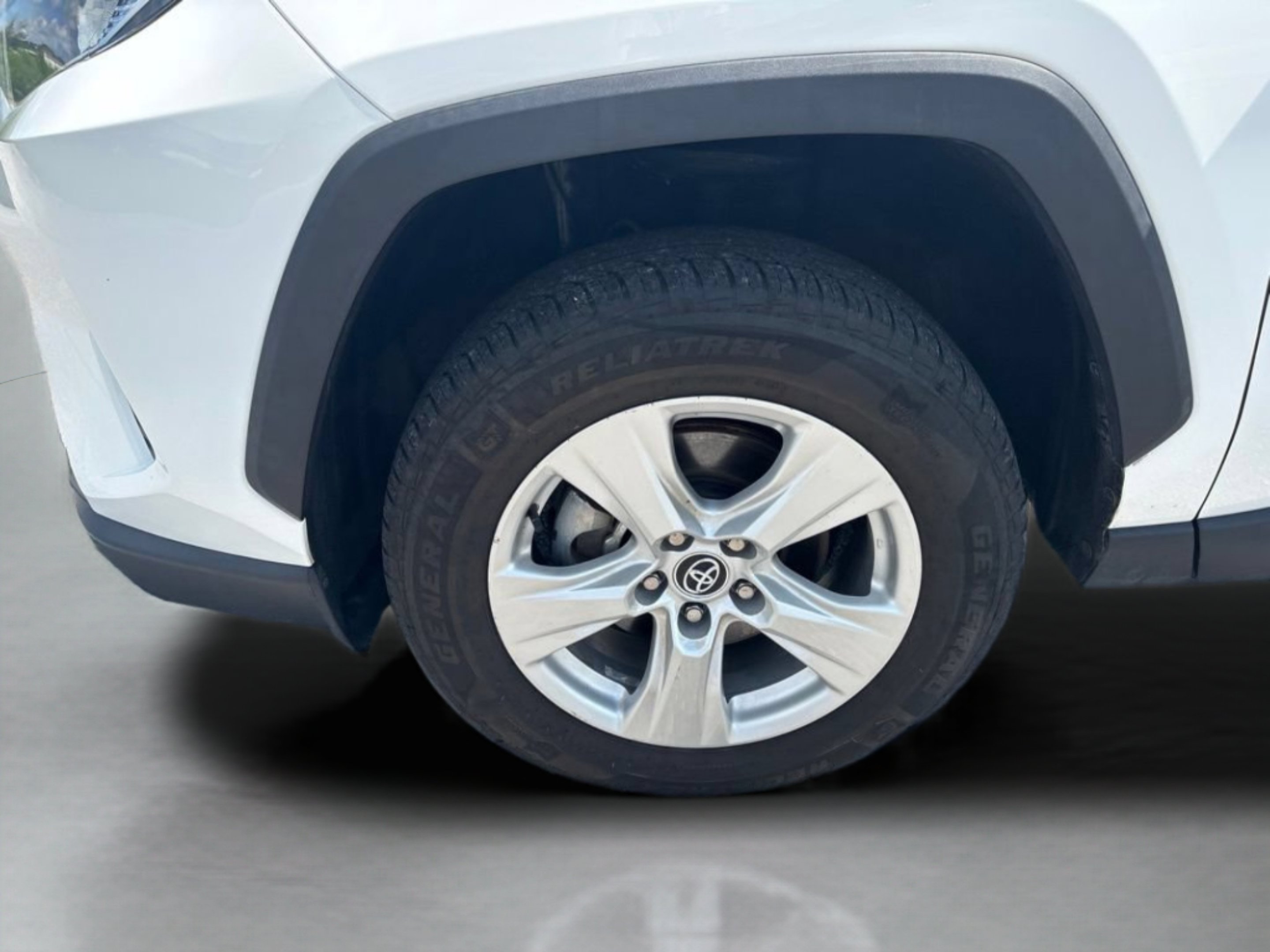 Used 2020 Super White Toyota XLE image 33