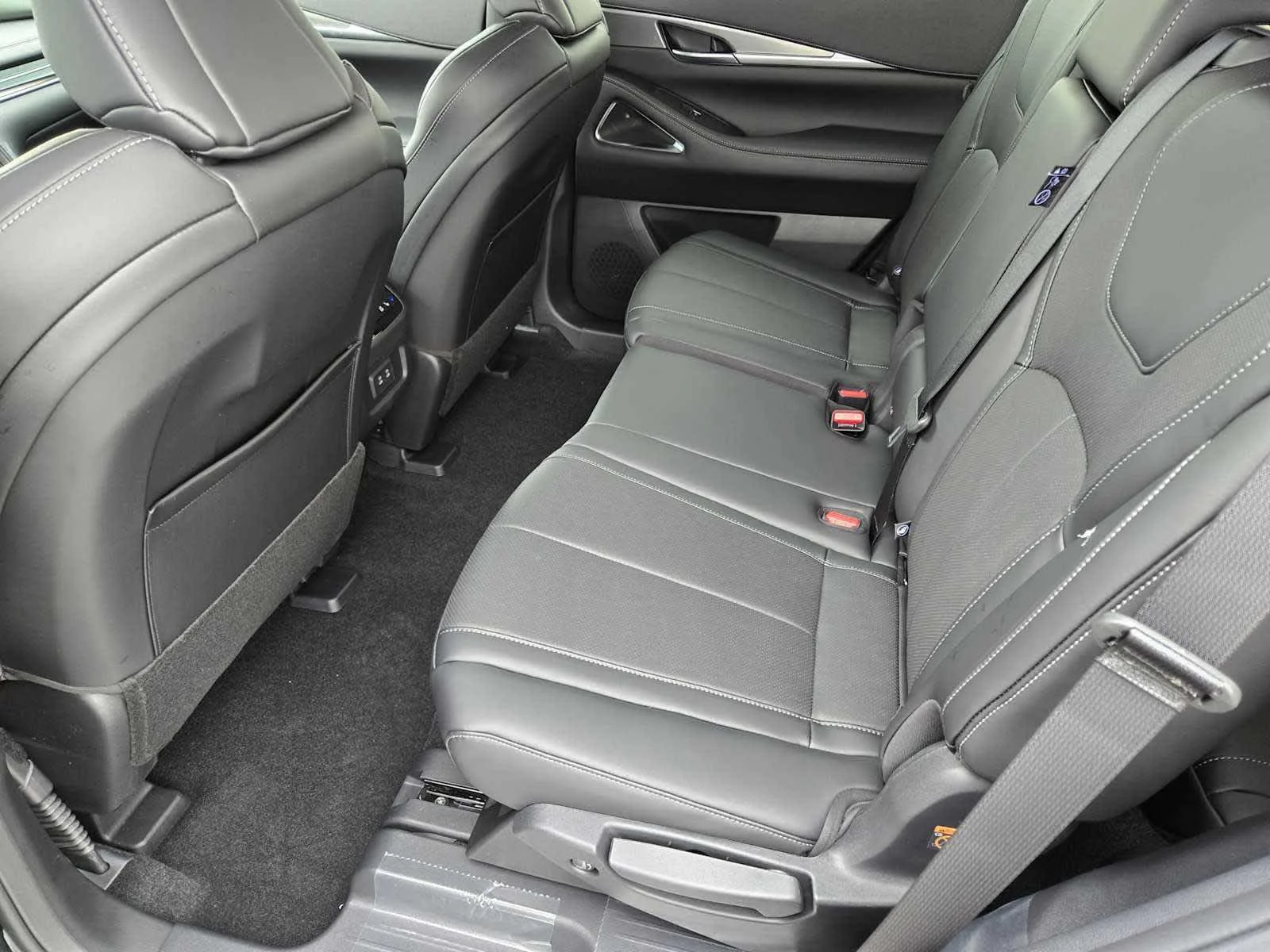 Certified Used 2026 Deep Emerald INFINITI LUXE image 19