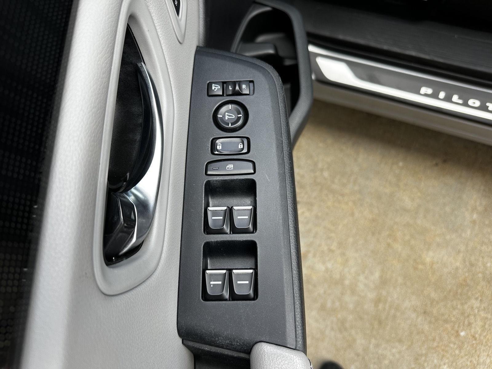 Used 2024 Lunar Silver Metallic Honda Elite image 9