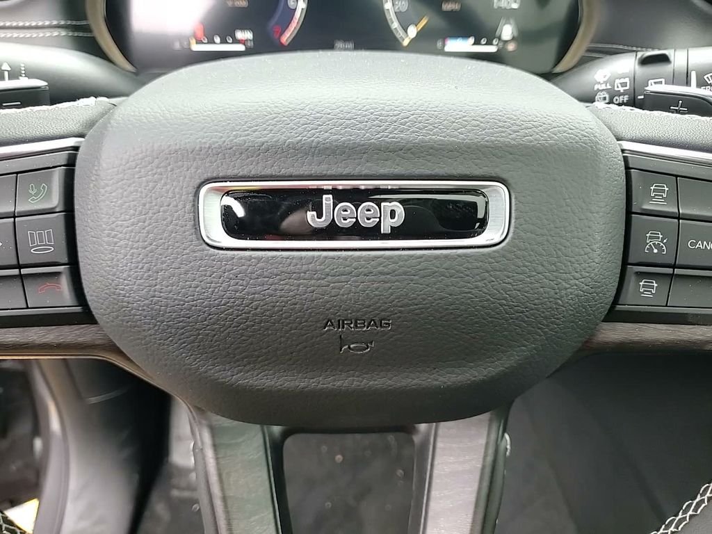 New 2026 Baltic Gray Metallic Clear-Coat Exterior Paint Jeep Limited image 17